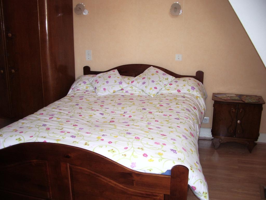 Bed and Breakfast Les Glycines Plaimpied-Givaudins Экстерьер фото