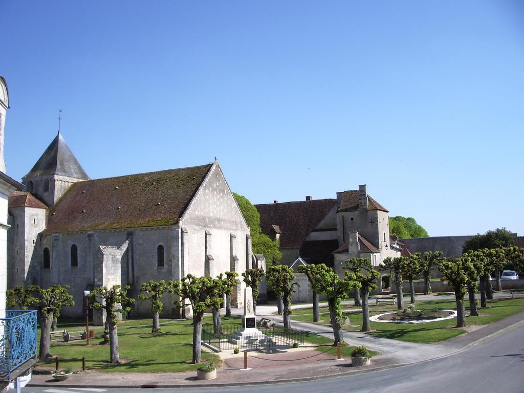 Bed and Breakfast Les Glycines Plaimpied-Givaudins Экстерьер фото
